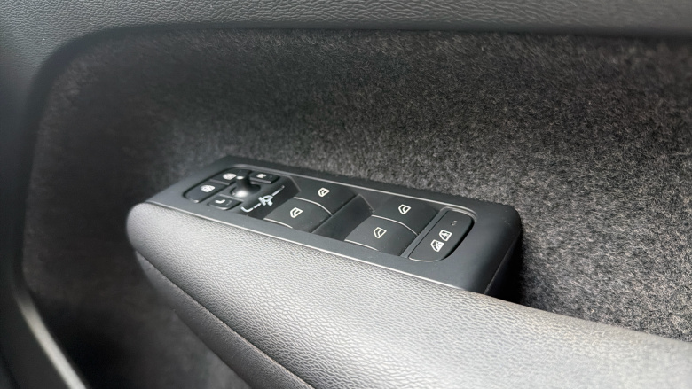 Volvo Xc40 2.0 B4P Plus Dark 5dr AWD Auto Petrol Estate